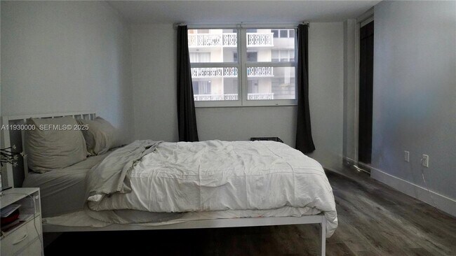 Building Photo - 1833 S Ocean Dr