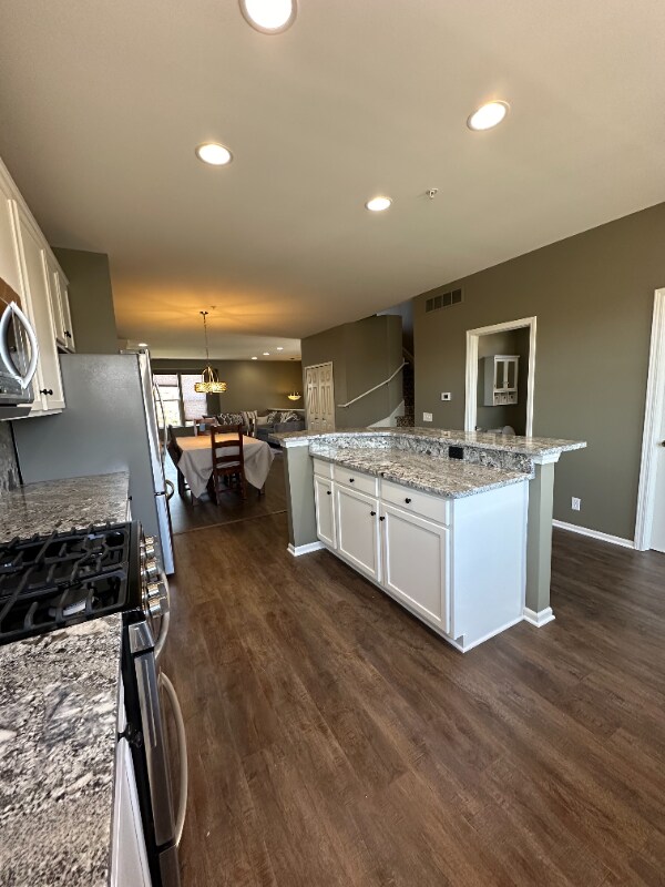 Building Photo - 385 Windmill Dr