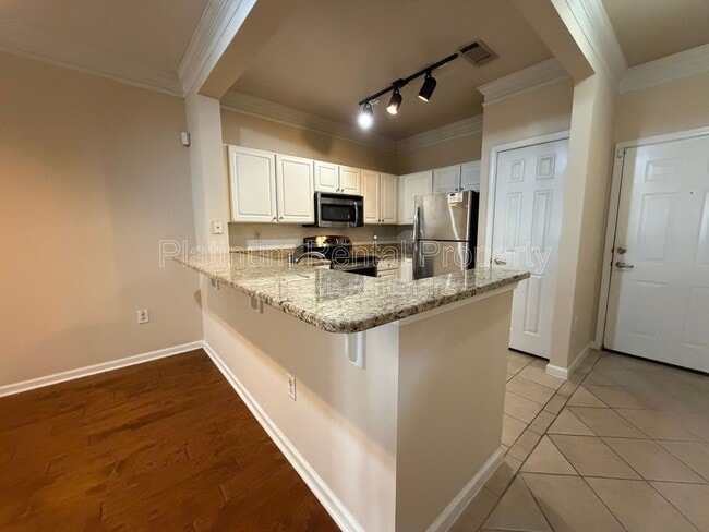 Building Photo - 1850 Cotillion Dr