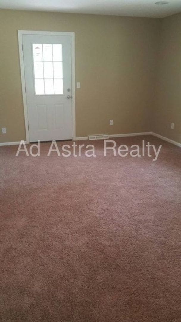 Building Photo - Shawnee Duplex-Available NOW!!