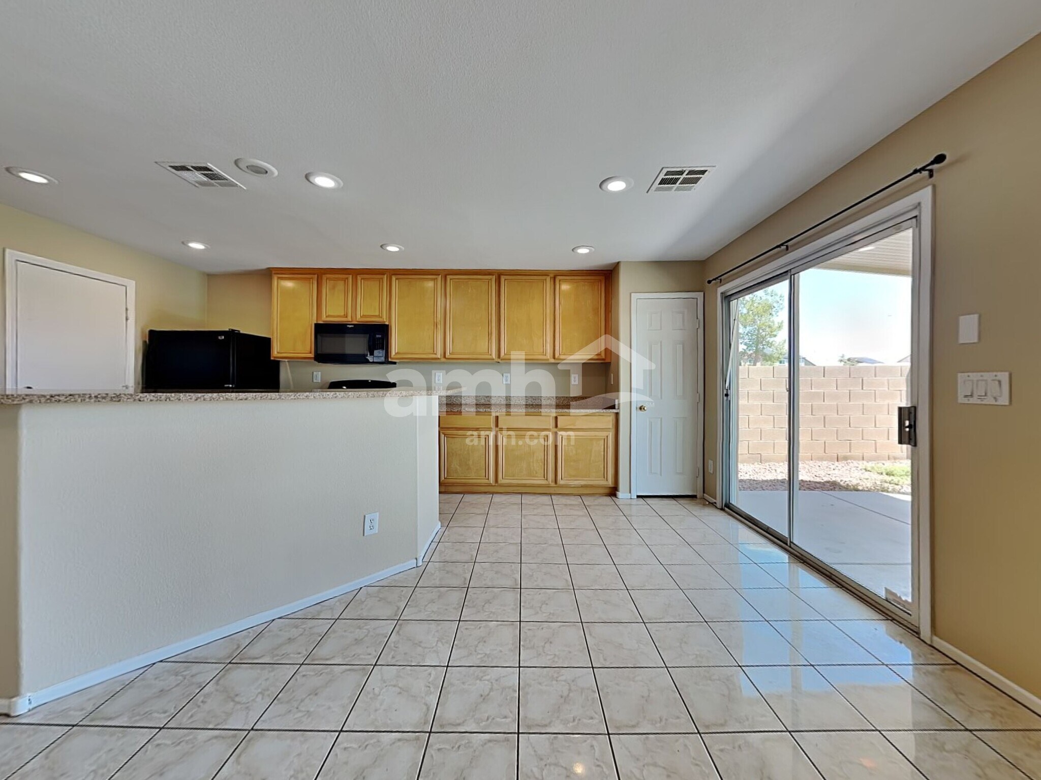 Building Photo - 10246 Massachusetts Ln