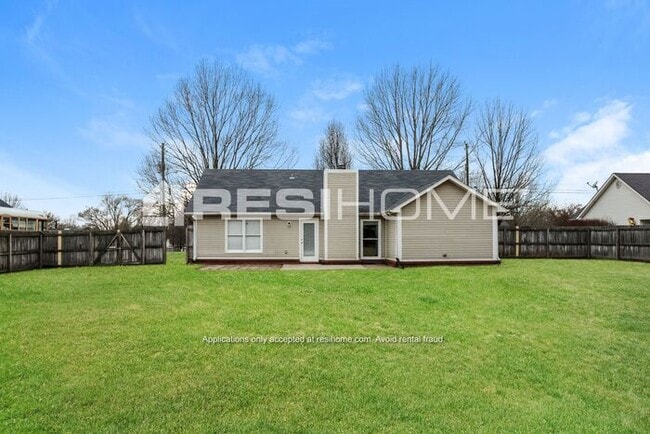 Building Photo - 113 Castleridge Dr