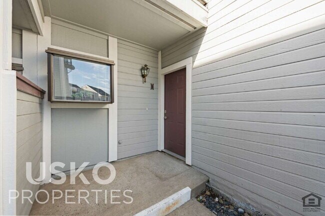 Building Photo - "Spacious 3-Bed Condo with 2 Baths in Citr...