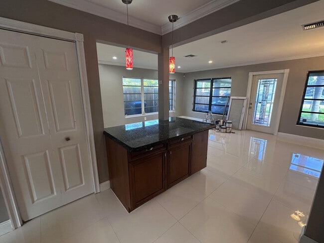 Building Photo - 40 NE 48th St