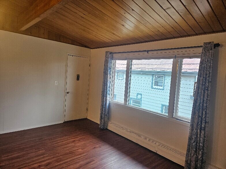 Building Photo - 219 4th Ave