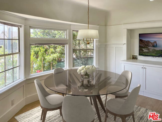 Building Photo - 1157 Irolo St