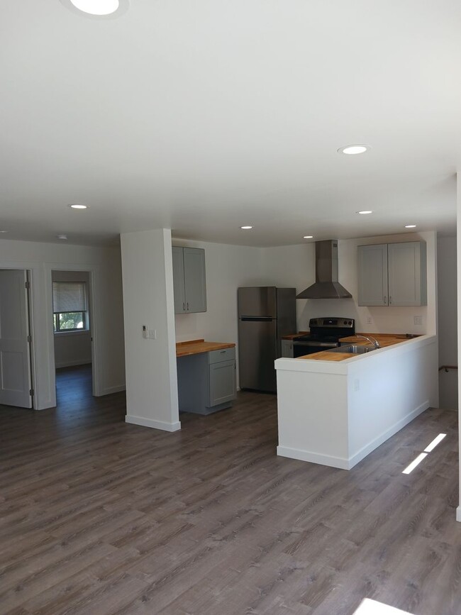Building Photo - 3 bedroom, 2.5 bath in Downtown Ferndale