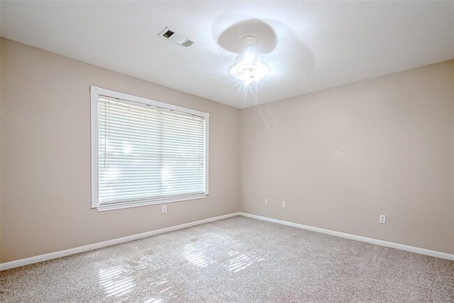 Building Photo - 7135 Woodland Oaks