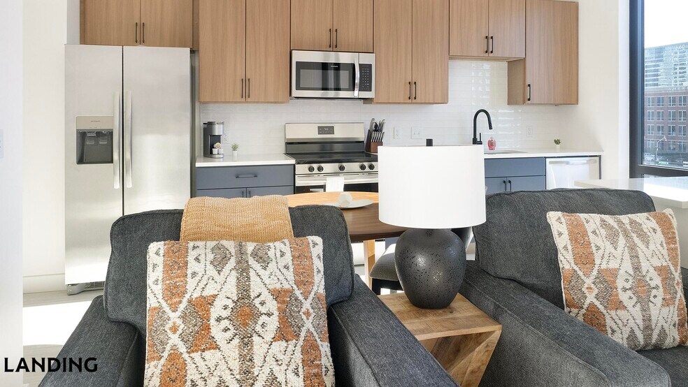 Building Photo - 1007 S Mint St