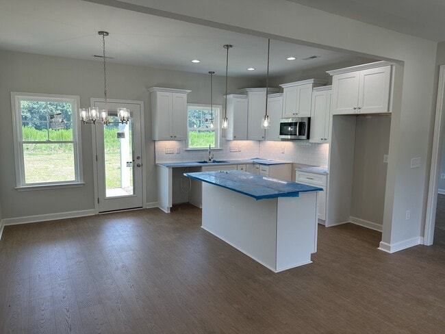 Building Photo - 411 Creeks Edge Dr