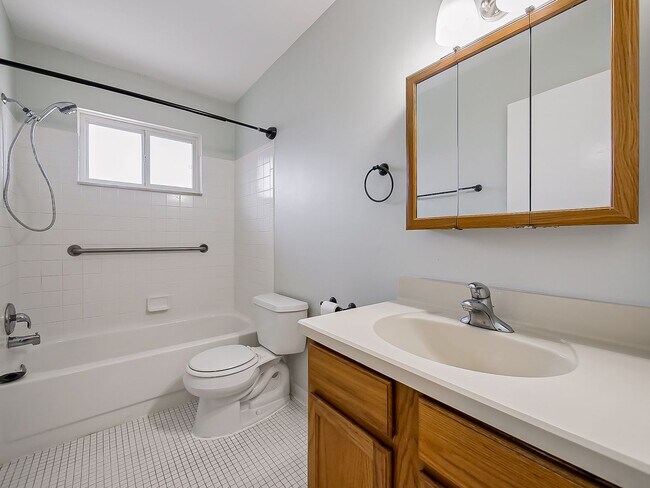 Building Photo - 125 E Van Riper Rd