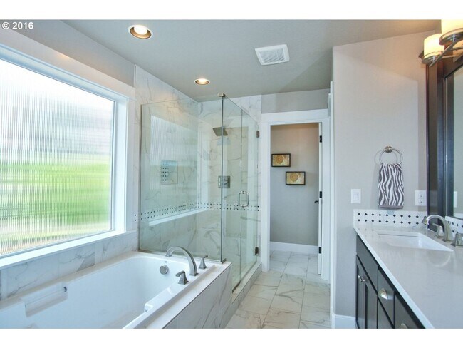 Building Photo - UNIVERSITY PARK Neighborhood Townhome-3bed...