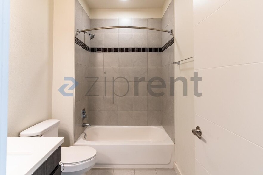 Building Photo - 7805 Cooper Ln