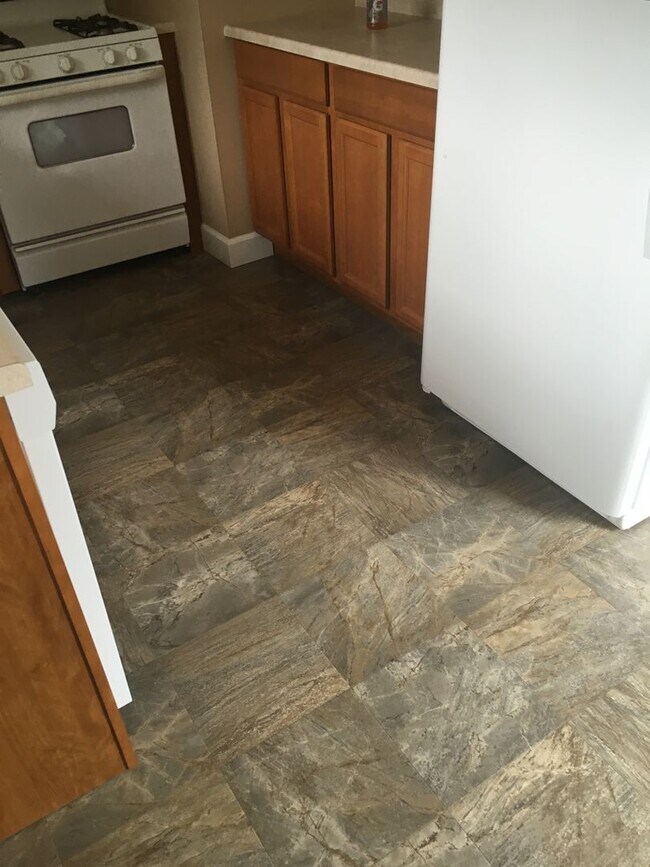 Building Photo - Convenient Location! Easy walk to CU Campu...