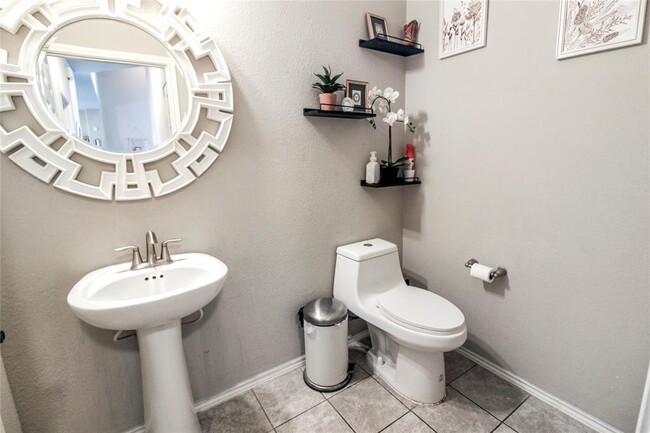 Building Photo - 5954 Heron Dr