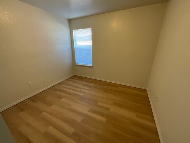 Building Photo - 5517 Del Creek Rd