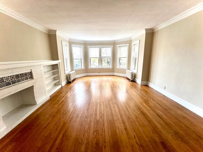Family Room - 425 N Maple Ave