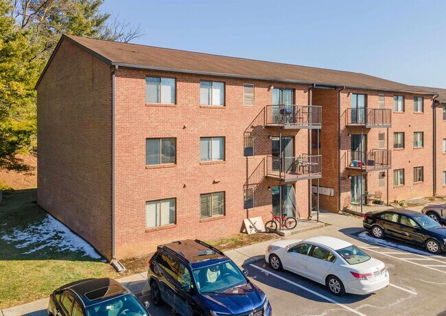 Balcony above red pike - 1000 Progress St NW