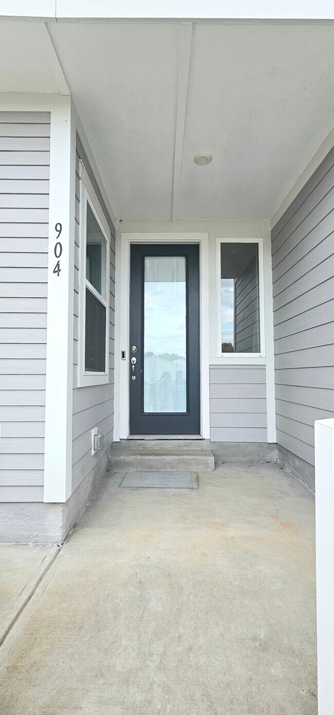 Building Photo - 904 Kinsey Aly