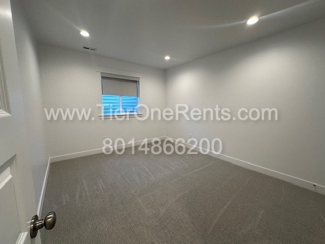 Building Photo - This property offers a NO DEPOSIT option a...