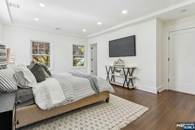 Building Photo - 648 East St