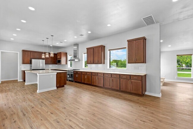 Building Photo - 100 Bryson Bend