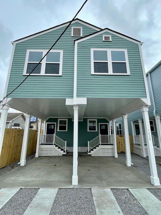 Building Photo - Newly Renovated 2BD/2.5BA with covered Driveway and Backyard