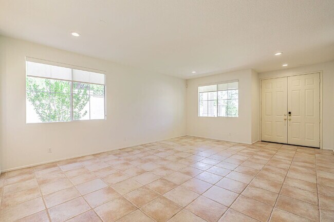 Building Photo - Executive 5-Bedroom Pool Home with Dual Master Suites in Stevenson Ranch