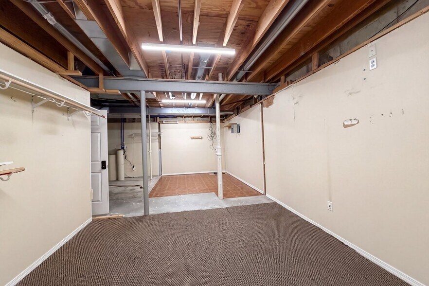 Building Photo - 16802 Enderbush Ln