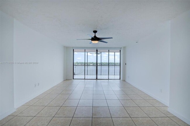 Building Photo - 2 bedroom in Miami FL 33179