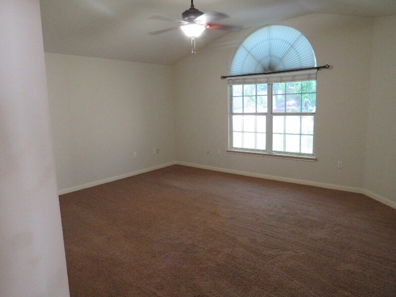 Building Photo - 3918 Southern Grove