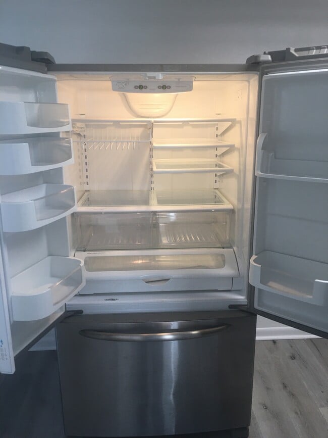 Kitchen Fridge Open - 114 S Lee St