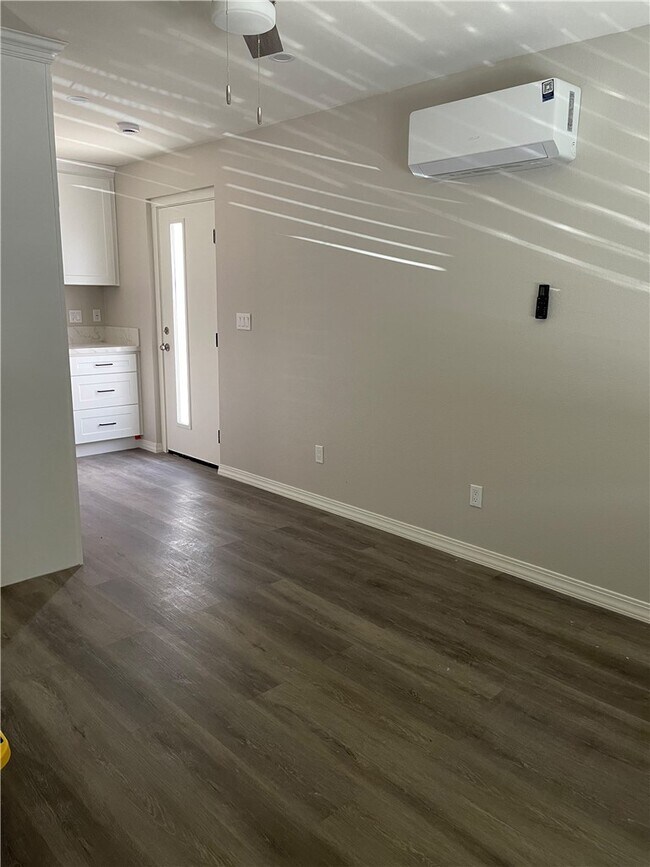 Building Photo - 39559 Oak Cliff Dr