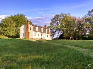 Building Photo - Live in the country just minutes from West...