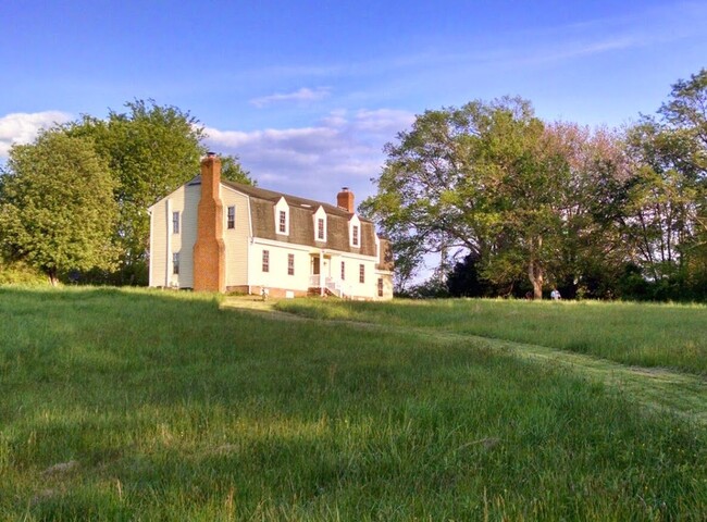 Primary Photo - Live in the country just minutes from West...