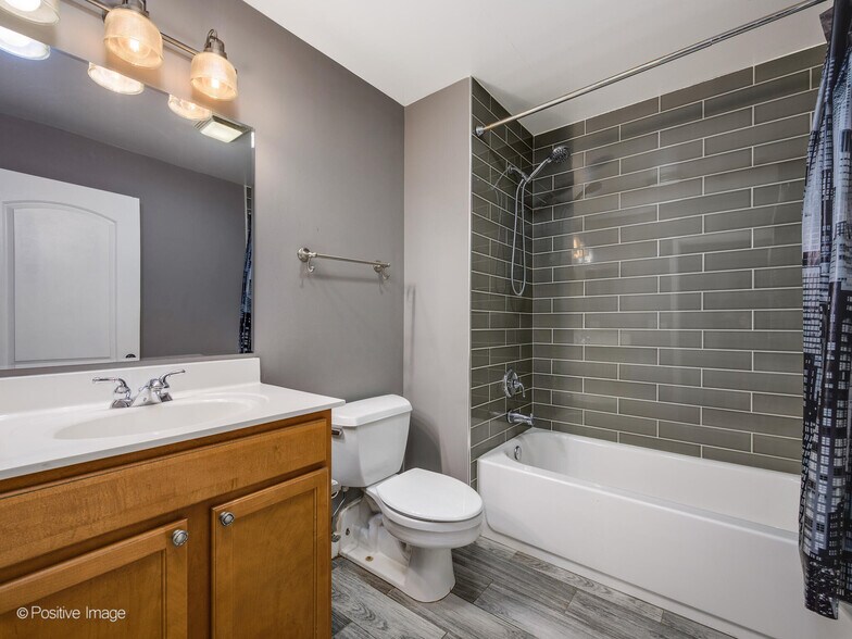 Building Photo - 1151 W 14th Pl