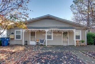 Building Photo - 138 Tye St SE