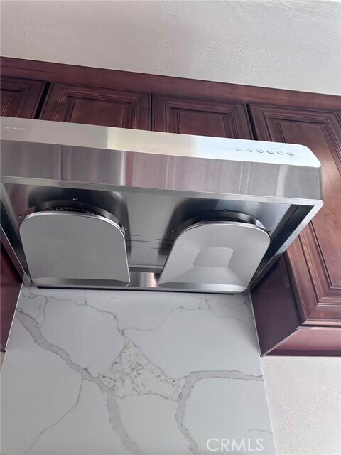 Building Photo - 1126 Highland Oaks Dr