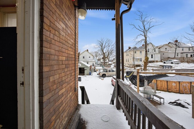 Building Photo - 1114-1118 Sutherland