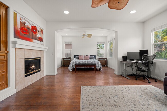 Building Photo - 7116 Torrey Mesa Ct