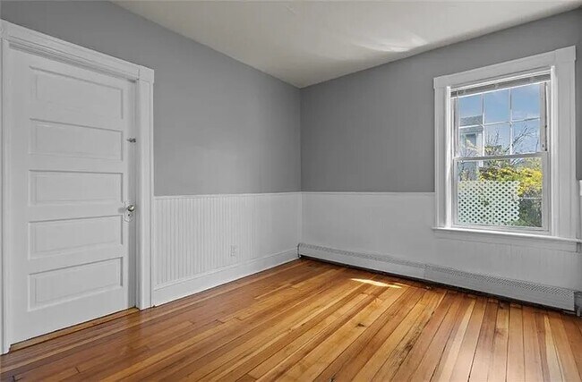 Building Photo - 16 Maplehurst Ave