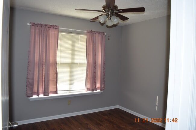 Building Photo - 1606 Dorchester Dr