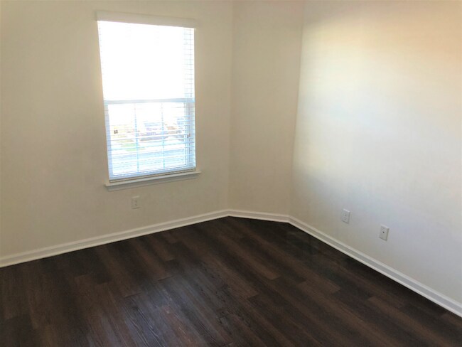 Building Photo - 17 TR