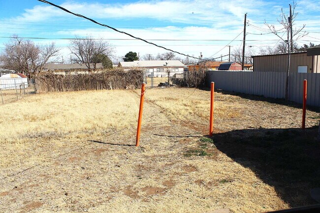 Building Photo - nicely remodeled 2/2 spacious home