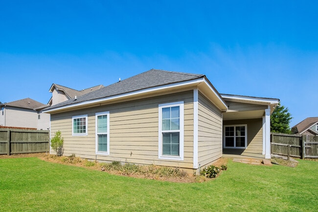 Building Photo - Stunning 3 Bedroom Home in Grovetown, GA