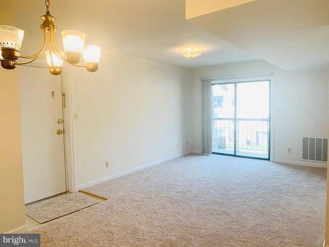 Building Photo - 200 Chesterfield Ln