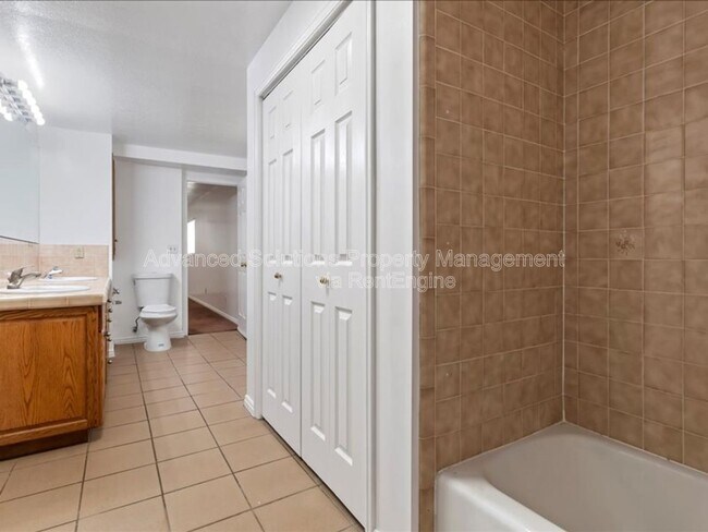 Building Photo - 6837 S Creekcove Way