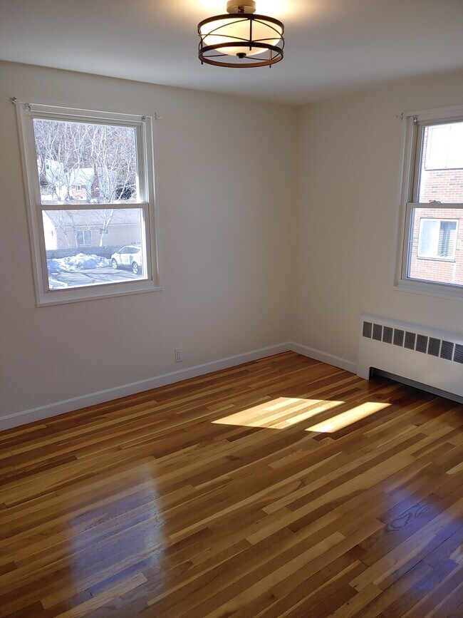Building Photo - 110 Trapelo Rd