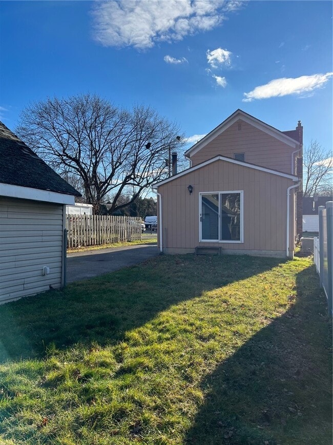 Building Photo - 223 E Filbert St