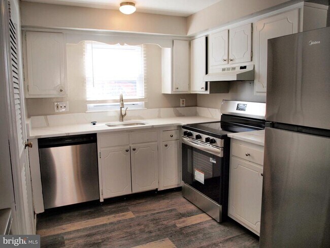 Building Photo - 12 W Wayne Terrace